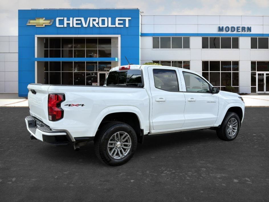Used 2025 Summit White Chevrolet 4WD LT image 5