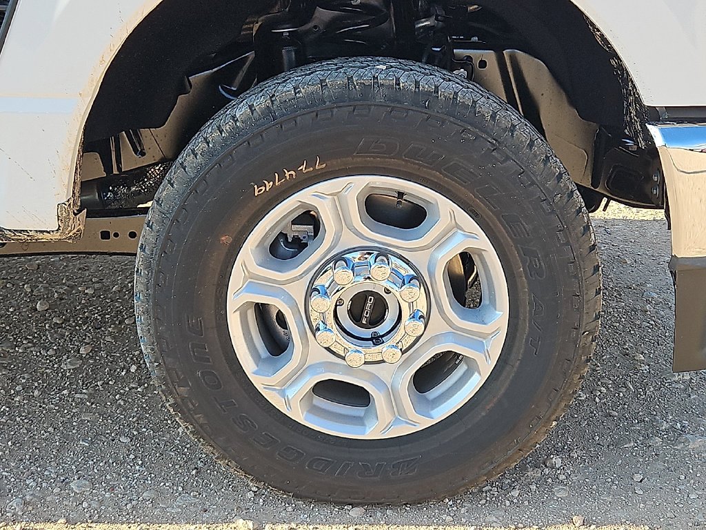 New 2027 Oxford White Ford F-250® XLT image 13