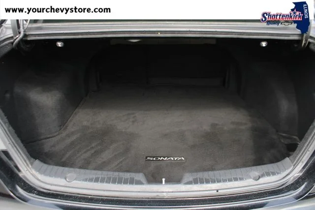 Used 2011 Black Hyundai SE image 15