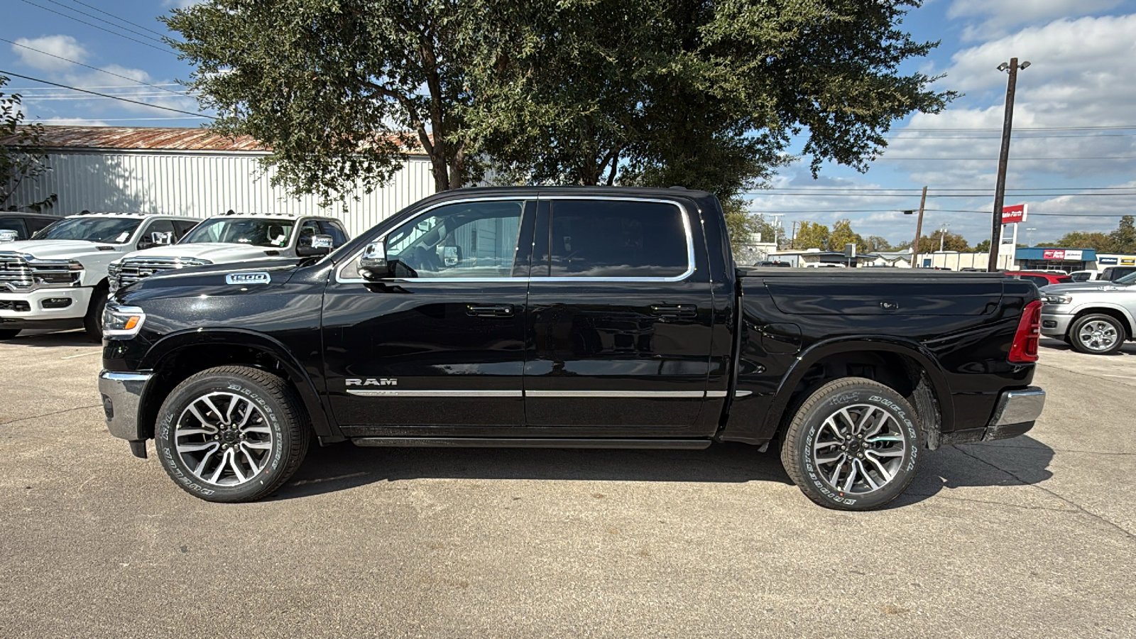New 2026 Diamond Black Crystal Pearl-Coat Exterior Paint RAM Limited image 2