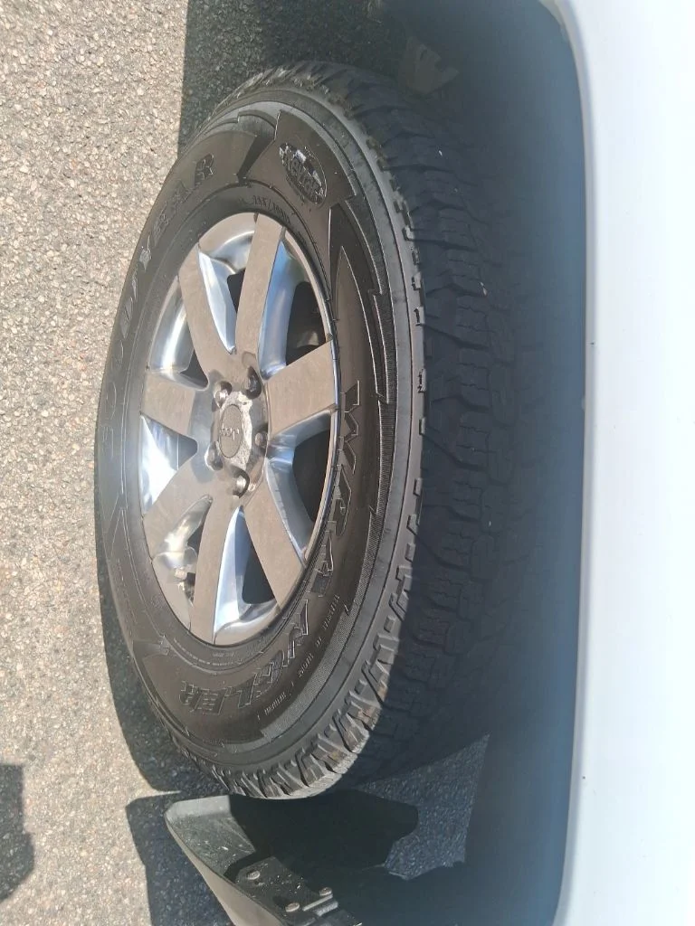 Used 2015 White Jeep Unlimited Sahara image 8