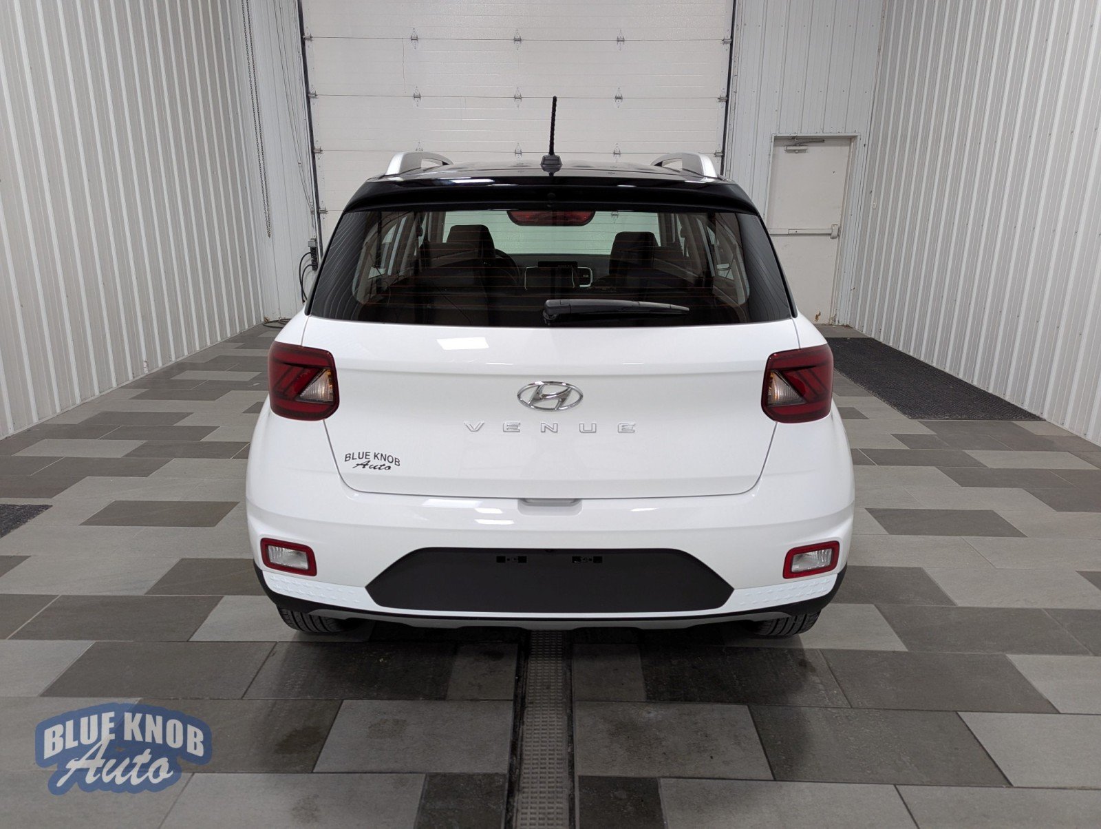 2024 Hyundai Venue Limited photo 2