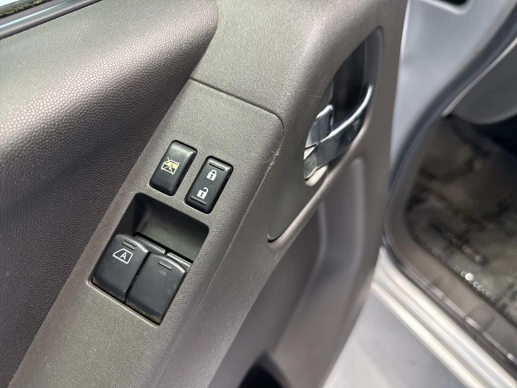Used 2007 Silver Nissan SE image 13
