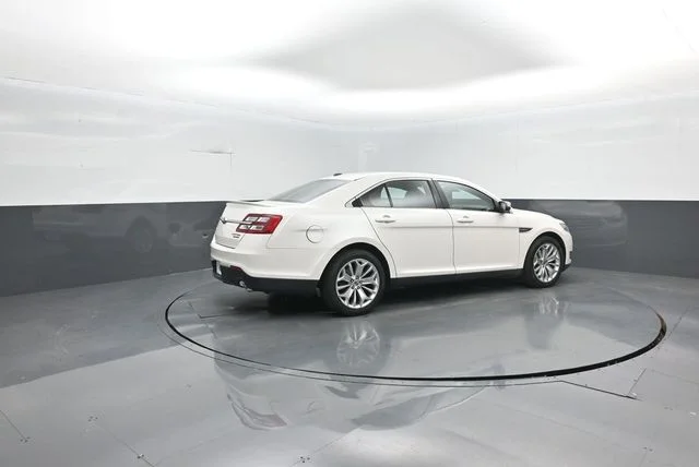 Used 2018 White Platinum Clearcoat Metallic Ford Limited image 8