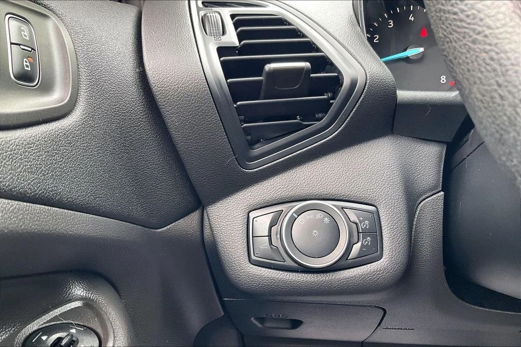 Used 2018 Gray Ford SE image 32