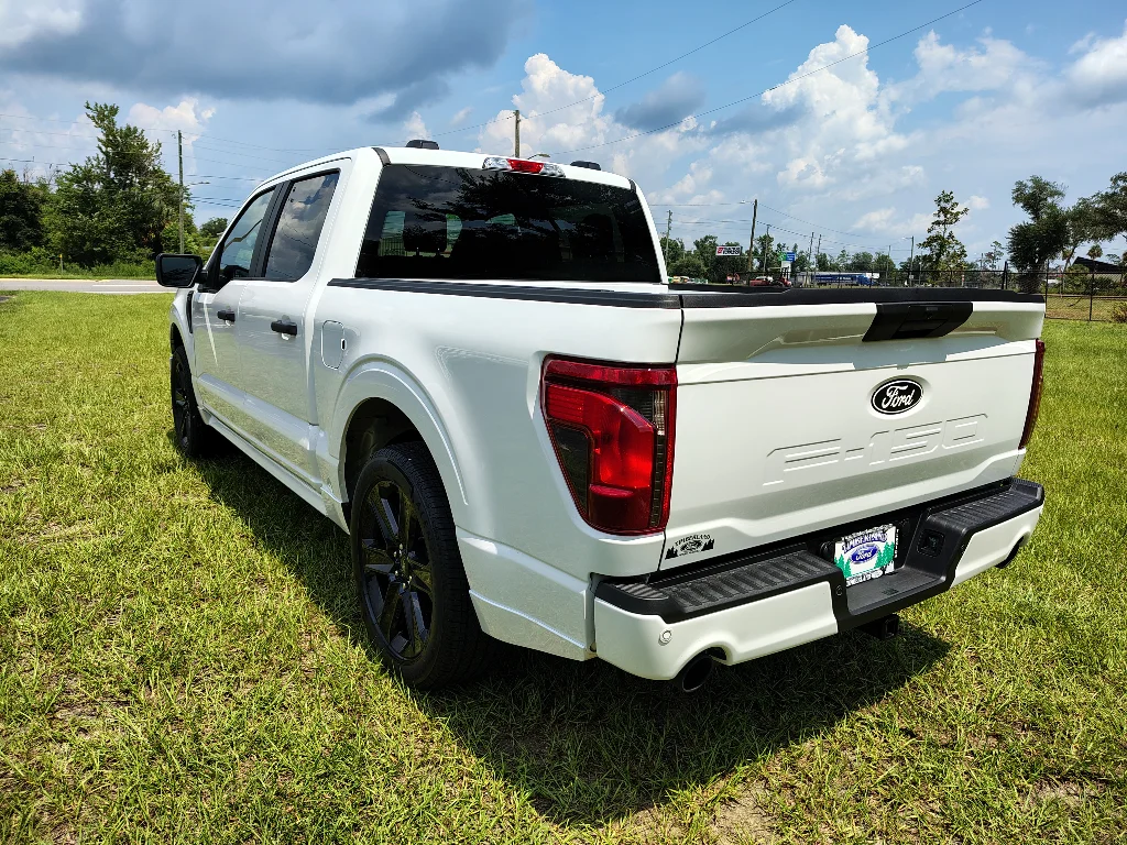 New 2026 Oxford White Ford STX CREW 4X4 LOBO image 3