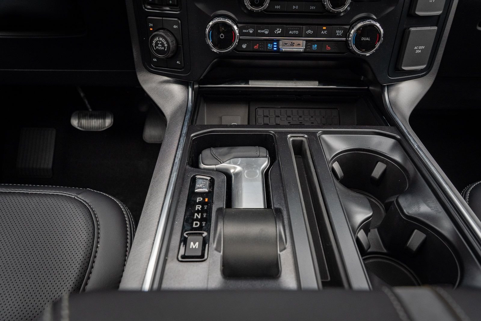 New 2026 Star White Metallic Tri-Coat Ford Platinum® image 25