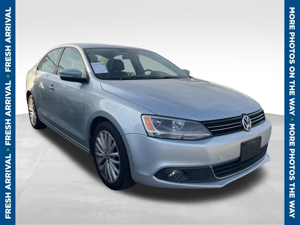 2011 Volkswagen Jetta SEL 6AT's photo