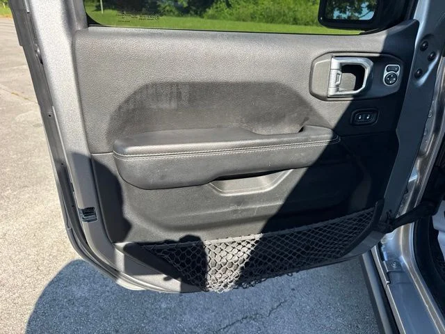 Used 2020 Silver Jeep Unlimited Sahara image 14