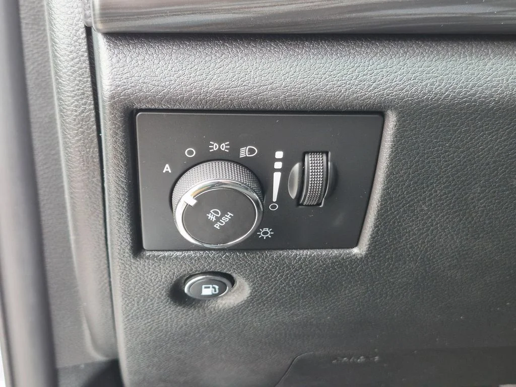 Used 2020 White Jeep Laredo E image 14