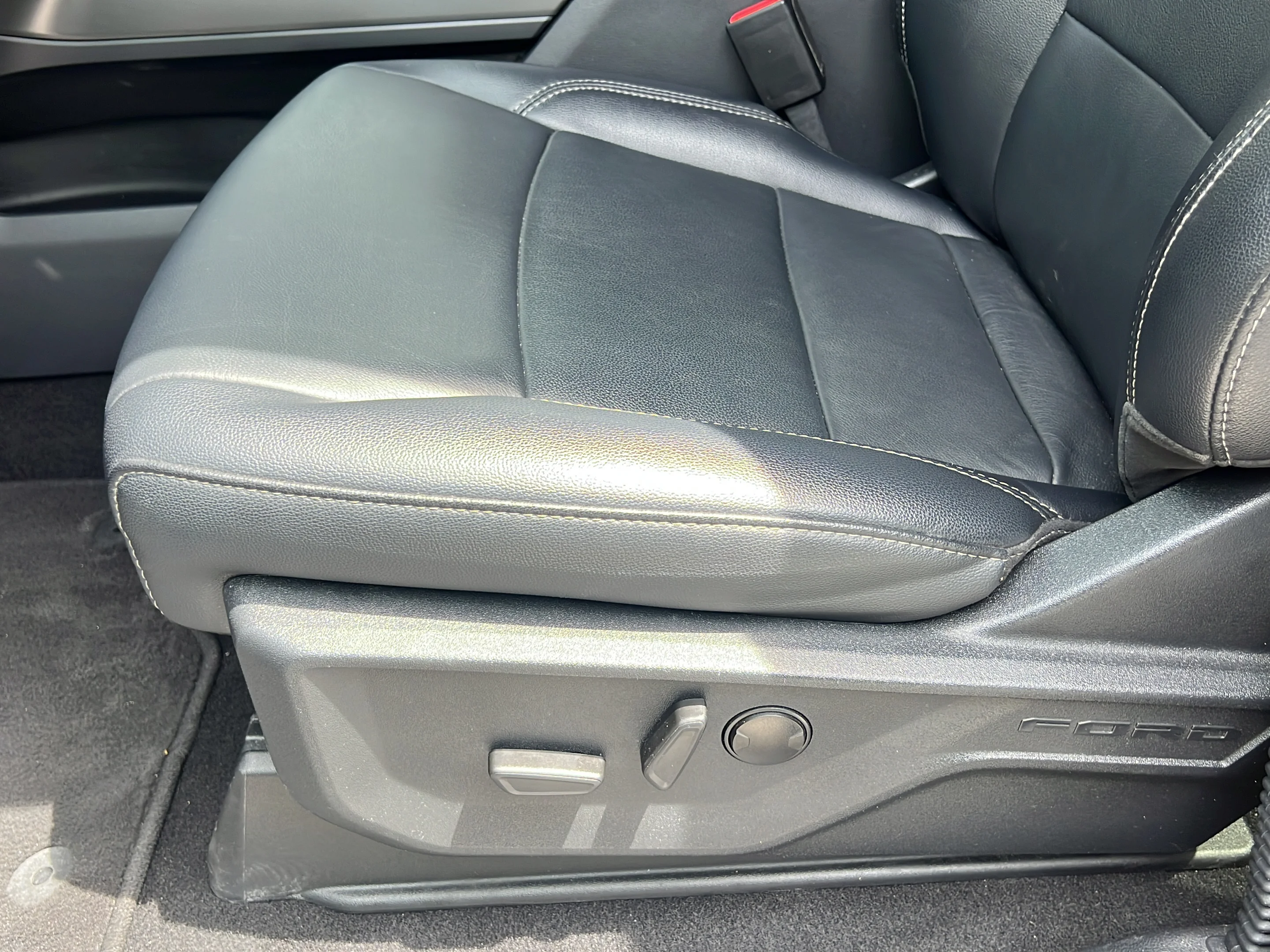 Used 2024 Agate Black Metallic Ford XLT image 16
