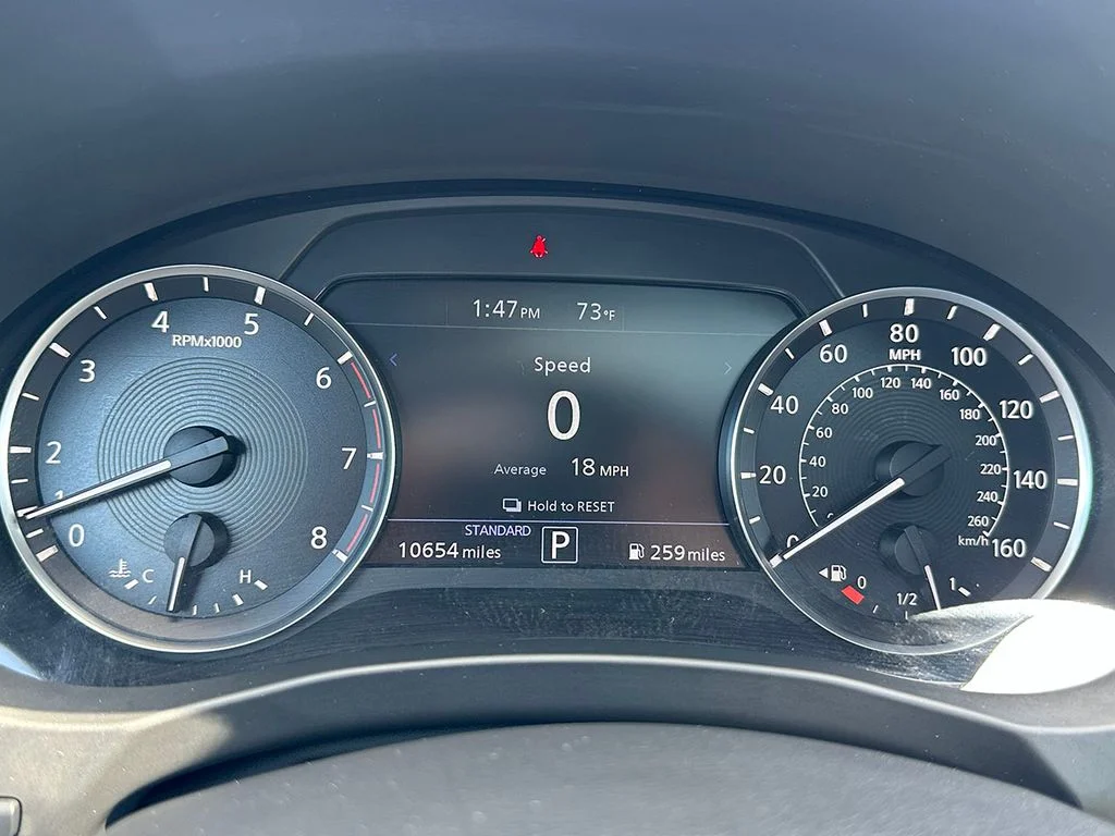 Used 2023 White INFINITI LUXE image 28
