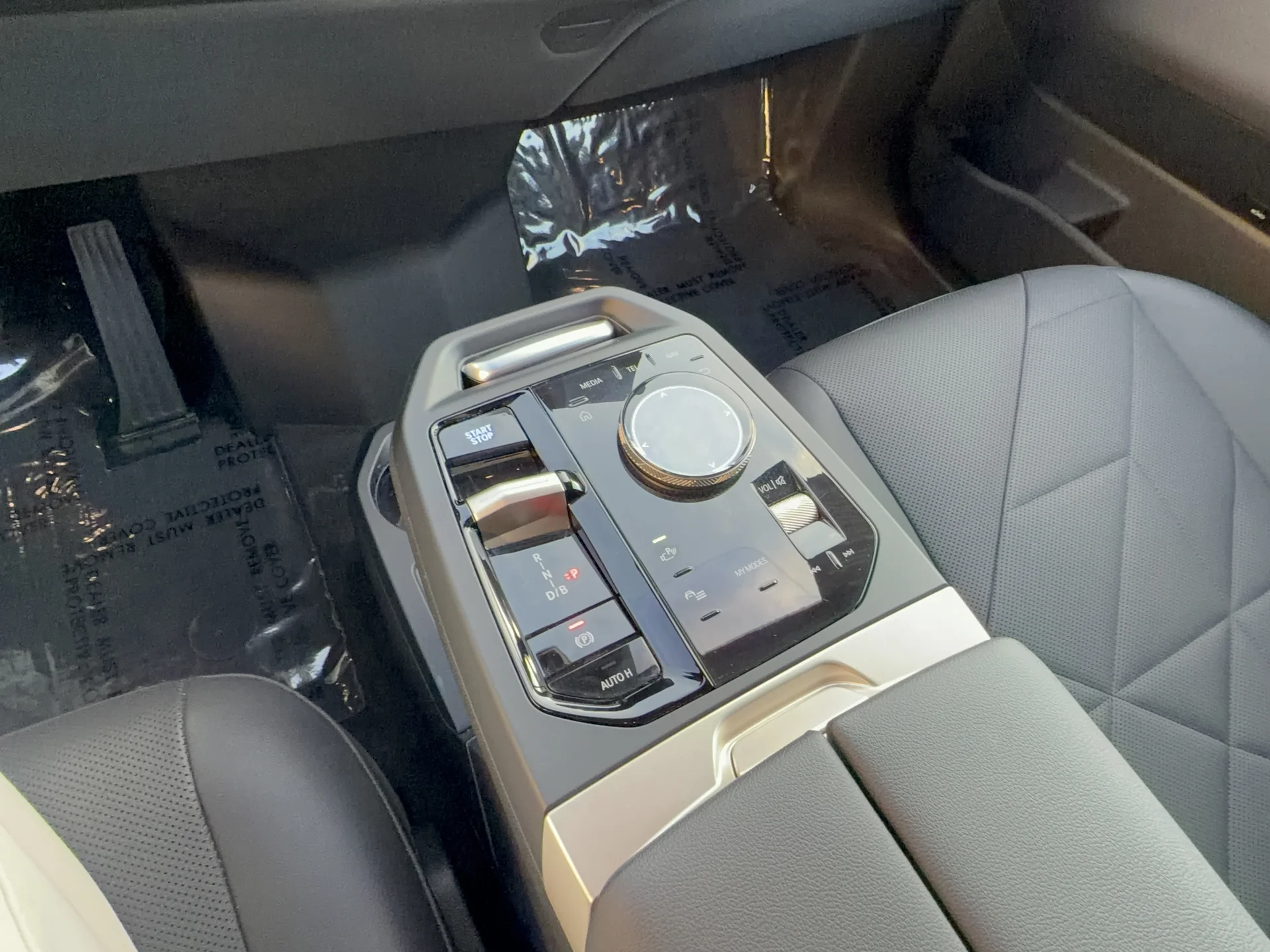 Certified Used 2024 Oxide Grey Metallic BMW xDrive50 image 15