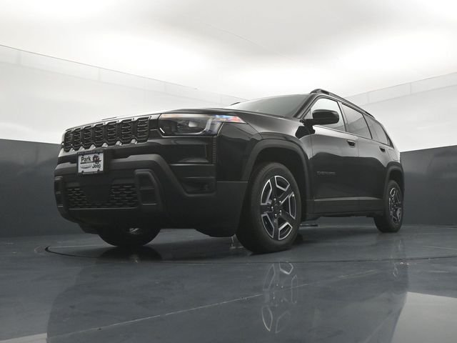 New 2026 Diamond Black Crystal Pearl-Coat Exterior Paint Jeep Laredo image 23
