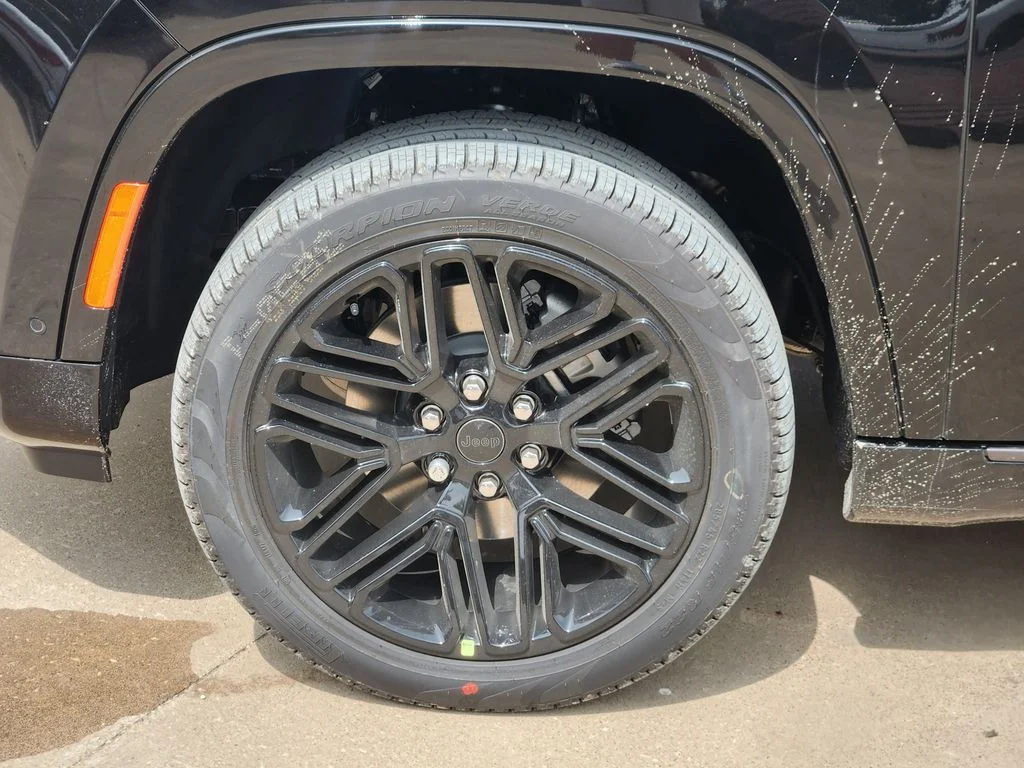 New 2026 High Gloss Black Exterior Paint Jeep Limited Reserve image 7