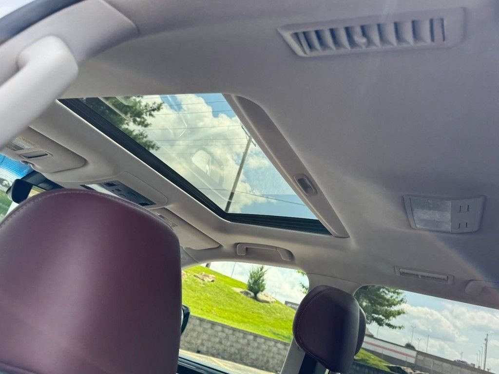 Used 2019 White Lexus 570 image 13