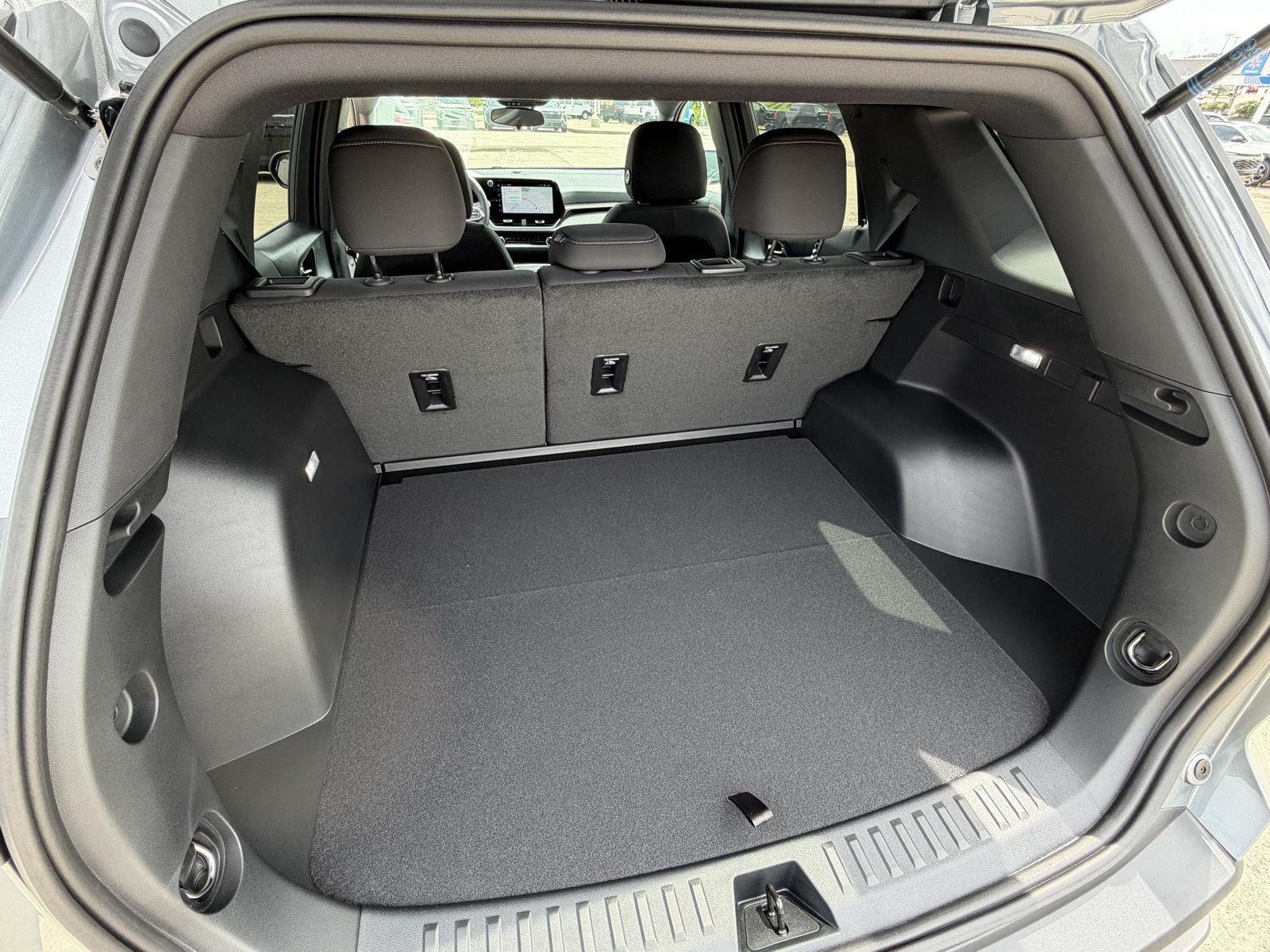 2027 Chevrolet Equinox LT - Photo 25