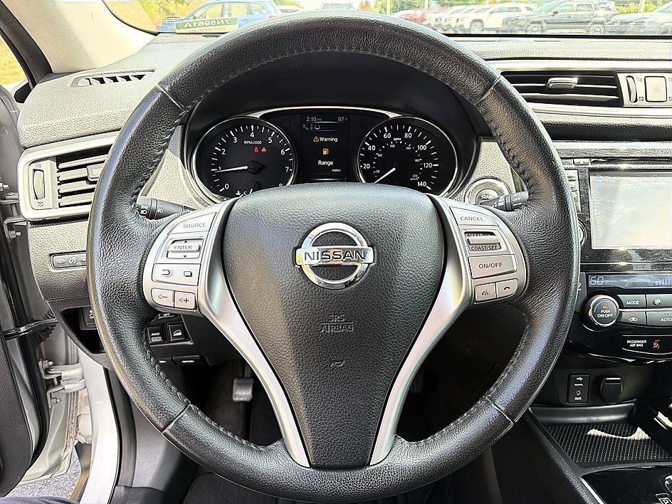 Used 2015 Brilliant Silver Nissan SL image 13