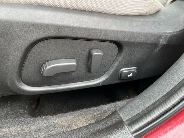 Used 2018  Subaru Premium image 15