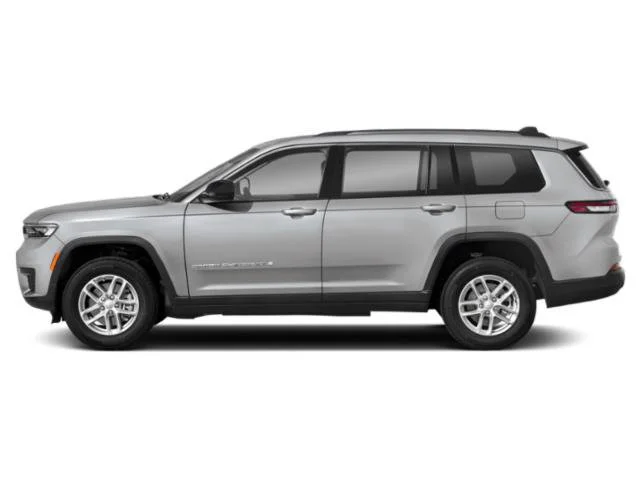 Used 2023 Diamond Black Crystal Pearlcoat Jeep Laredo image 4
