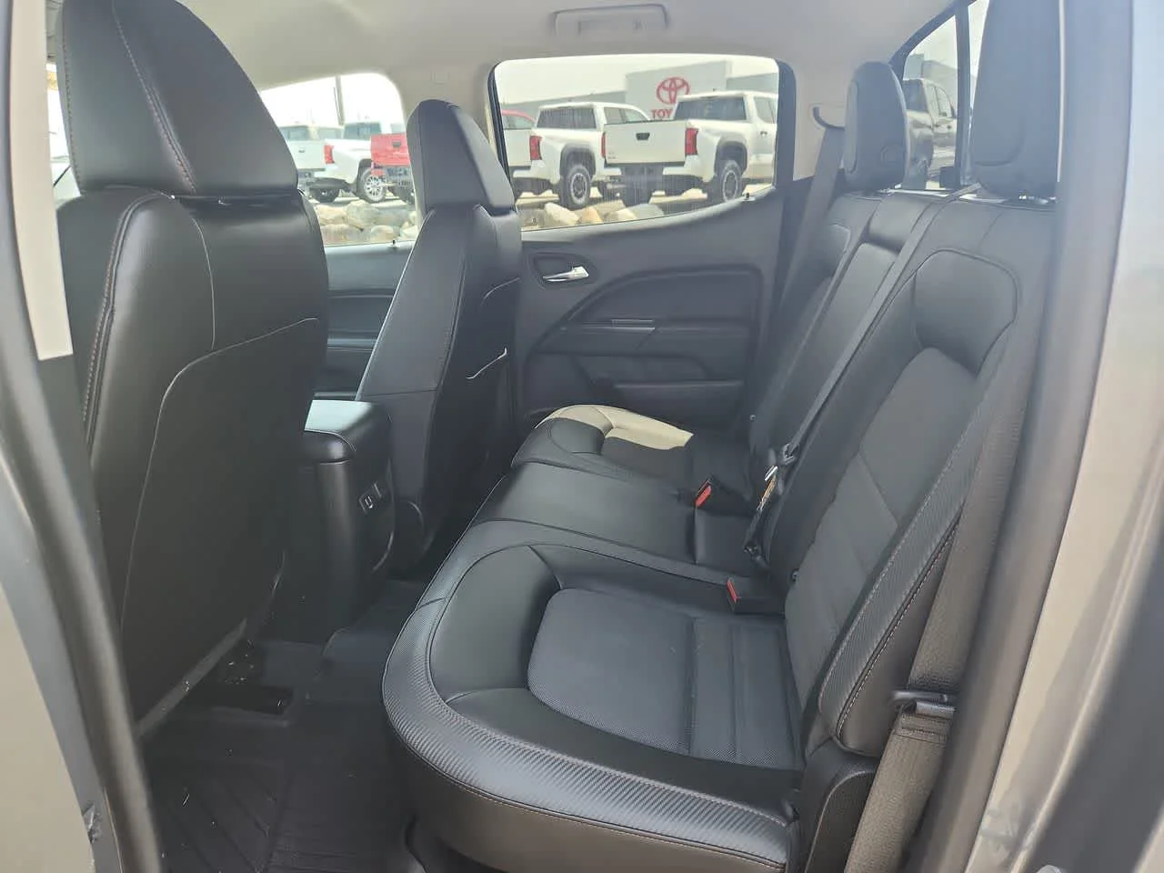 Used 2022 Satin Steel Metallic GMC AT4 - Cloth image 14