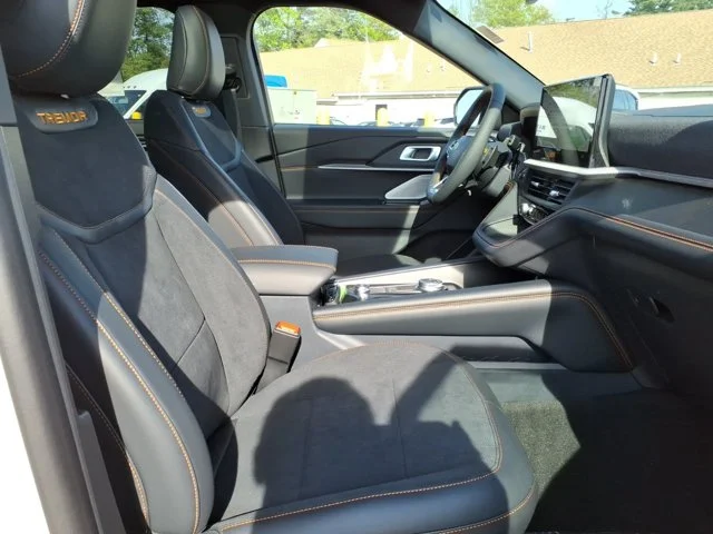 New 2026 Star White Metallic Tri-Coat Ford Tremor image 28