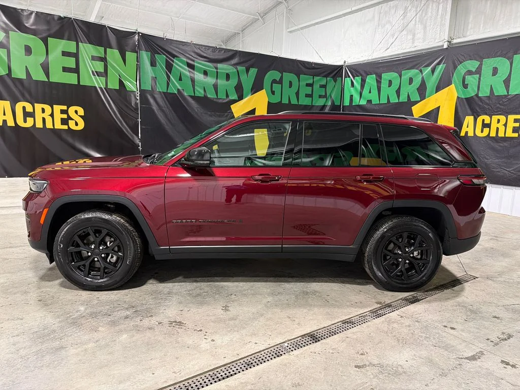 Certified Used 2025 Velvet Red Pearlcoat Jeep Altitude image 4