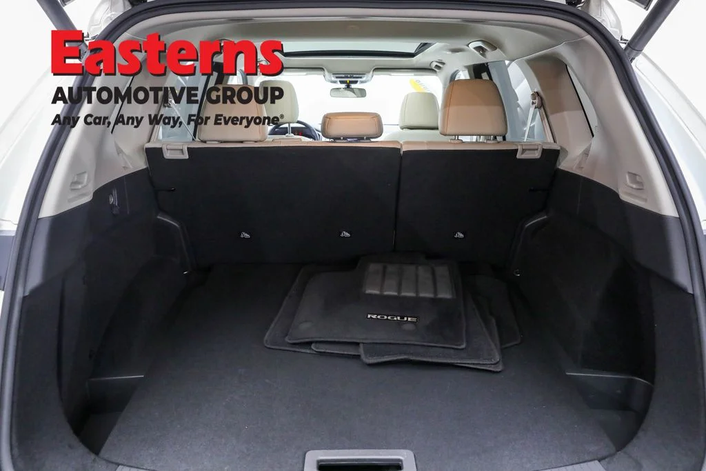 Used 2022 White Nissan SV image 9