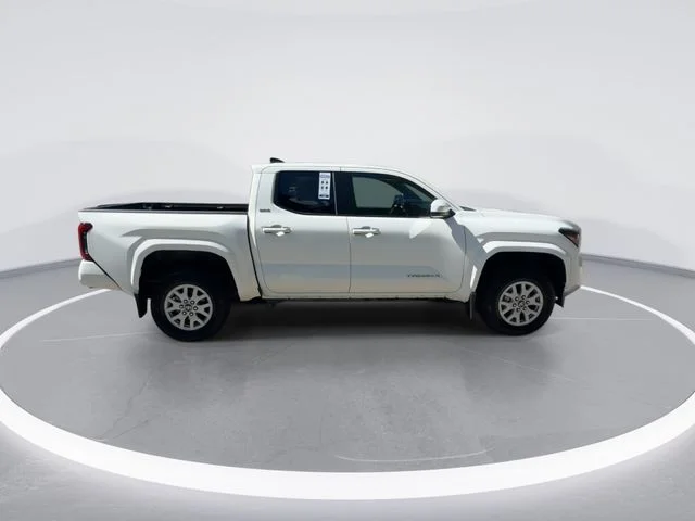 Used 2025 White Toyota SR5 image 9