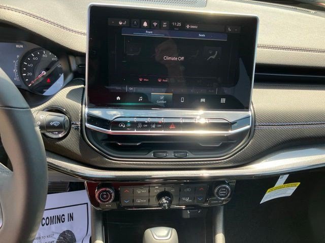 New 2026 Red Hot Pearlcoat Jeep Latitude Altitude image 16
