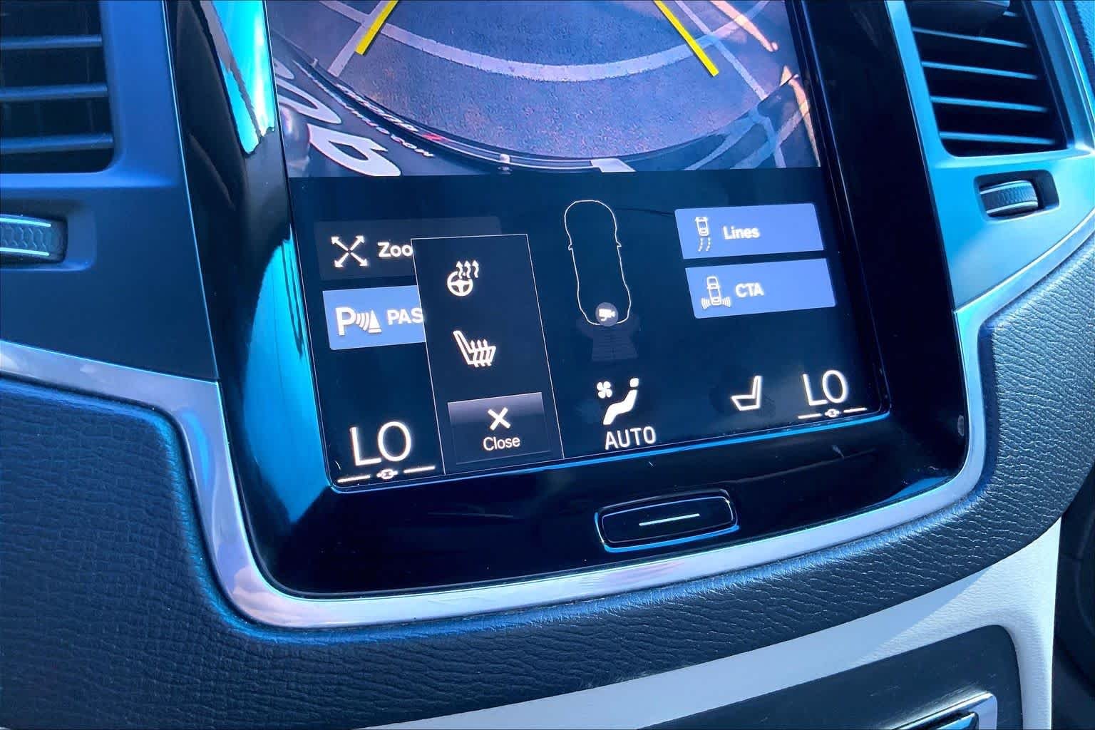 Used 2020 Onyx Black Metallic Volvo Momentum image 36