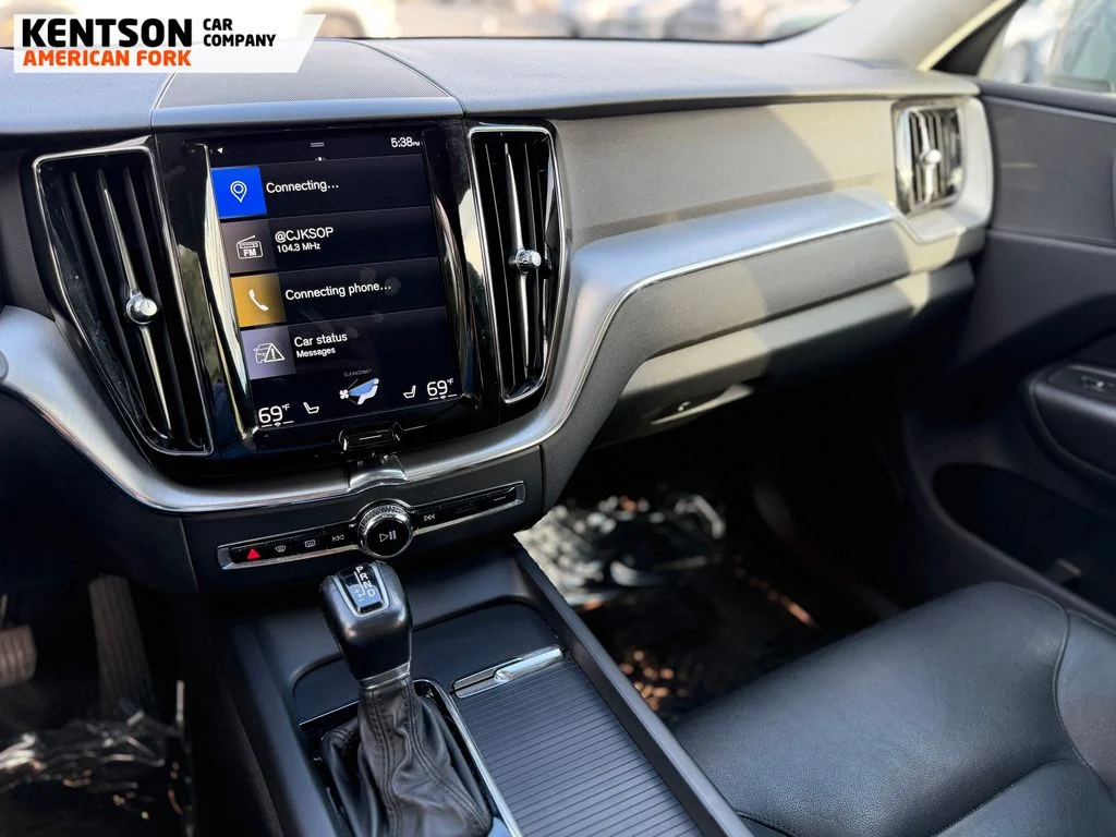 Used 2019 Gray Volvo T6 Momentum image 21