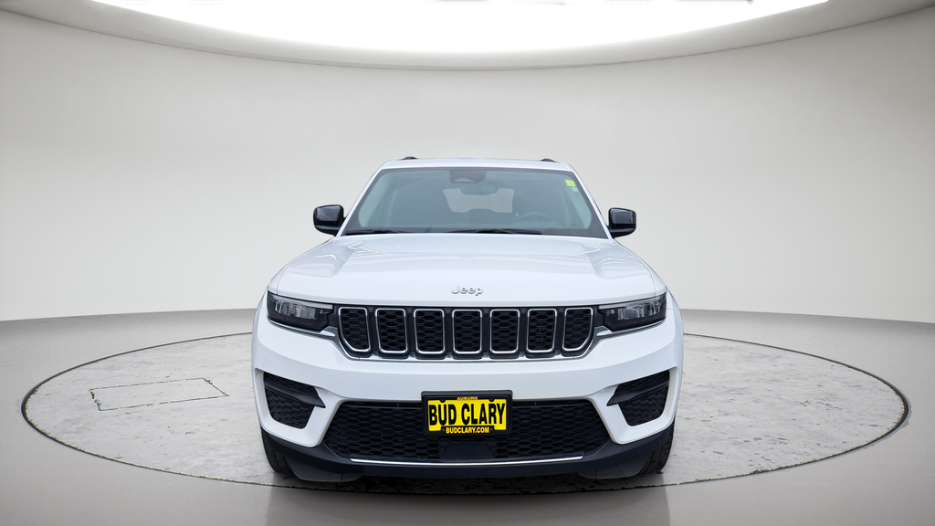 Used 2023 White Jeep Laredo image 8
