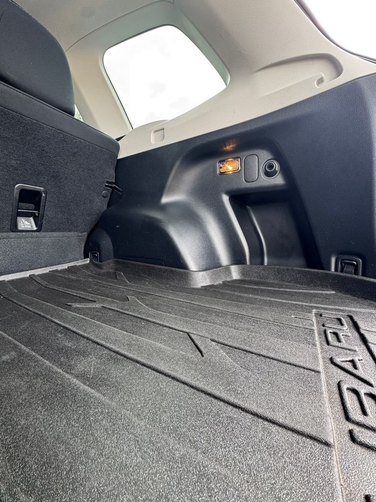Used 2018 Ice Silver Metallic Subaru 2.5i Premium image 12