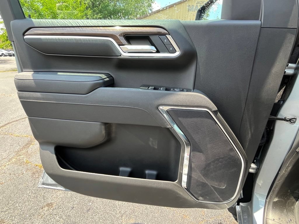 New 2026 Sterling Gray Metallic Chevrolet LT image 7