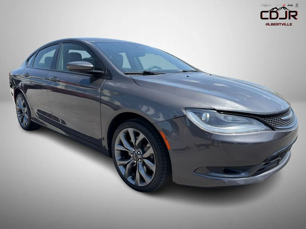 2016 Chrysler 200 S's photo