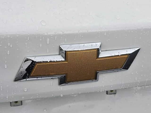 Used 2025 White Chevrolet LT image 22