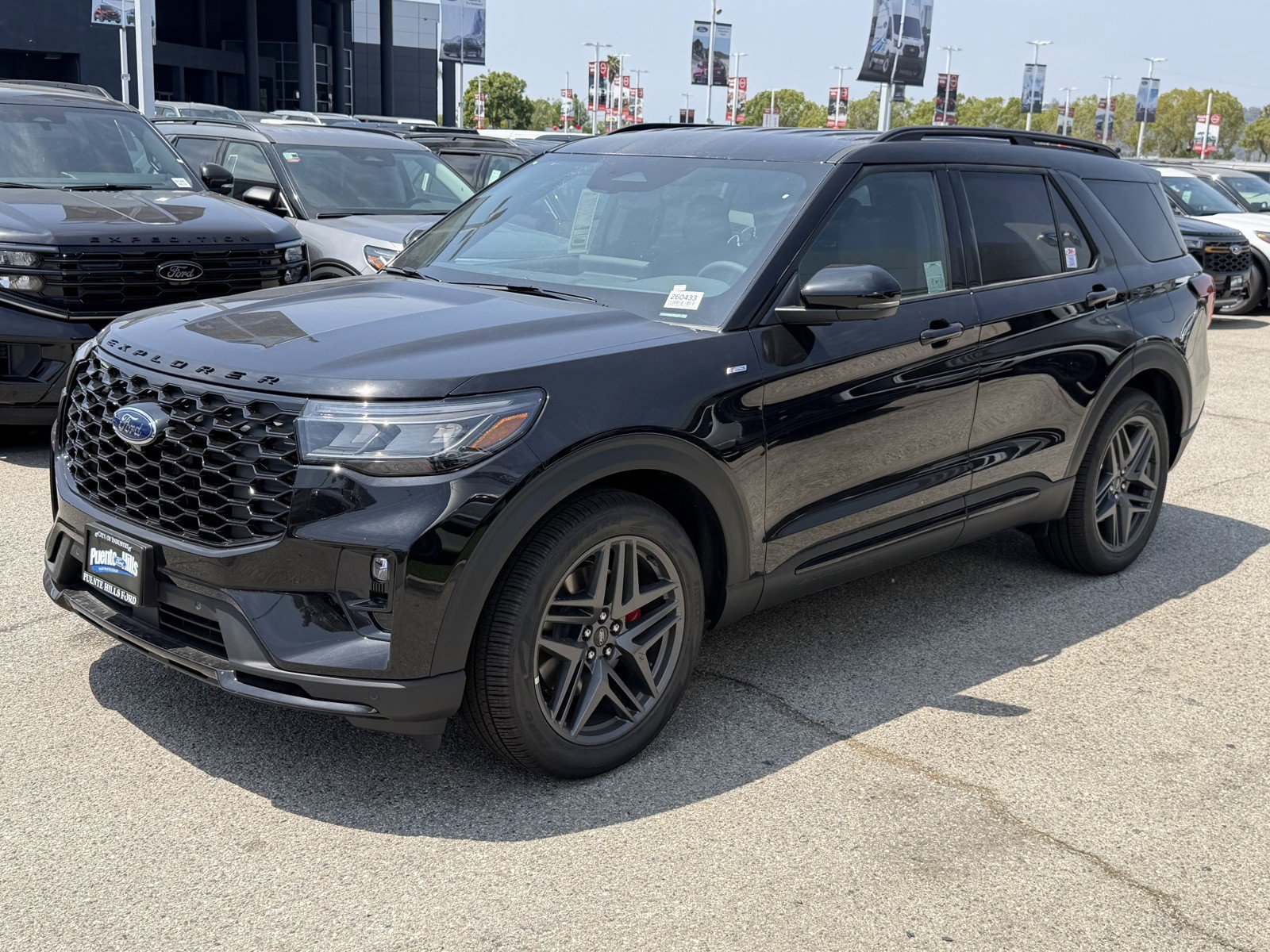 New 2026 Agate Black Metallic Ford ST-Line image 3