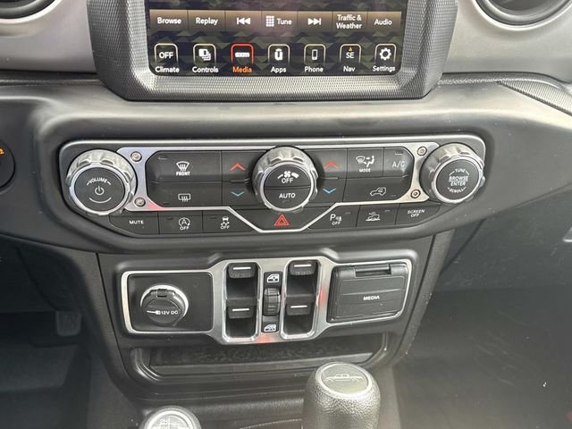 Used 2021  Jeep Sport image 33