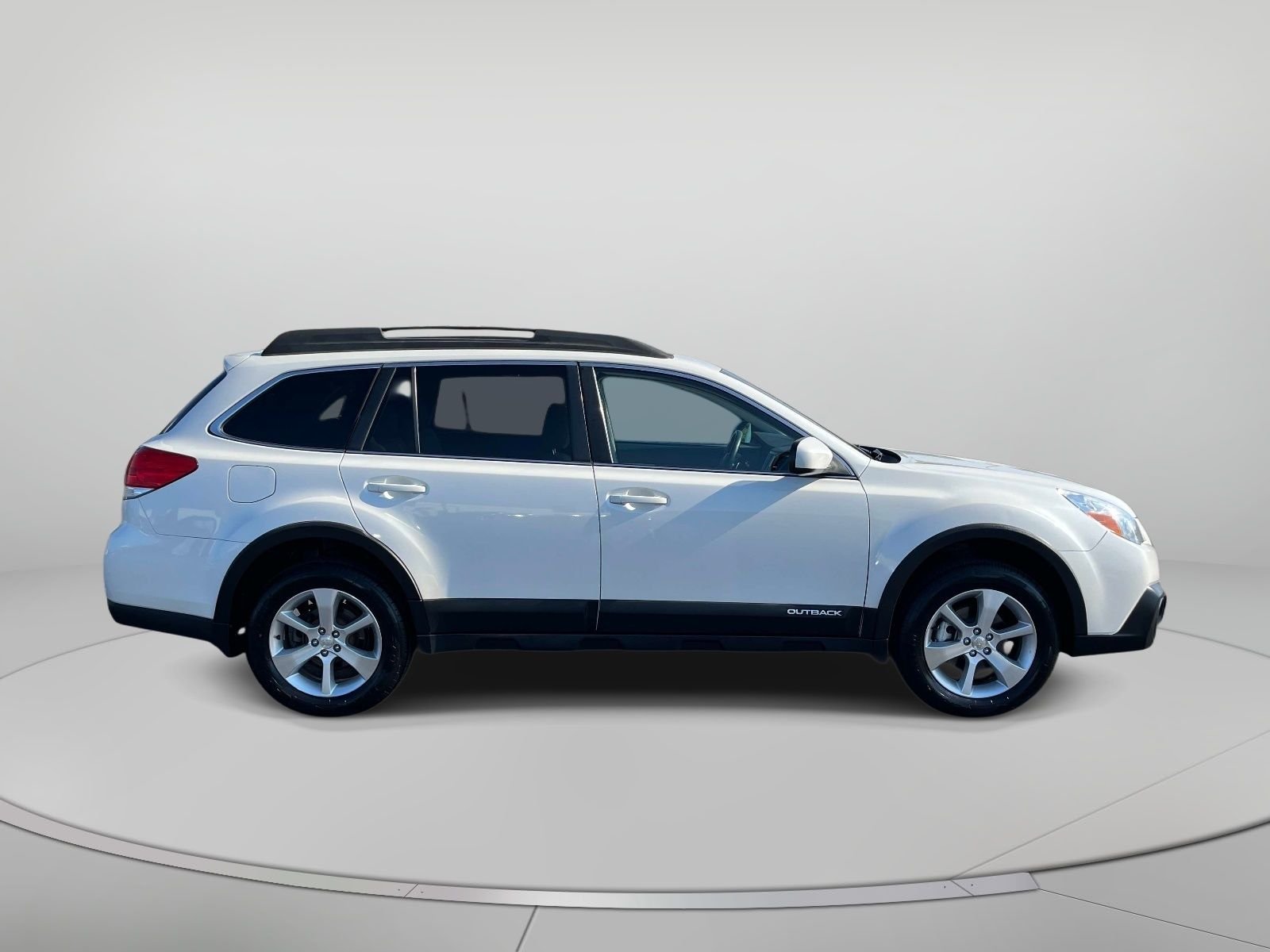 Used 2014 Subaru Outback 2.5i Limited with VIN 4S4BRCMC5E3323501 for sale in Bristol, VA