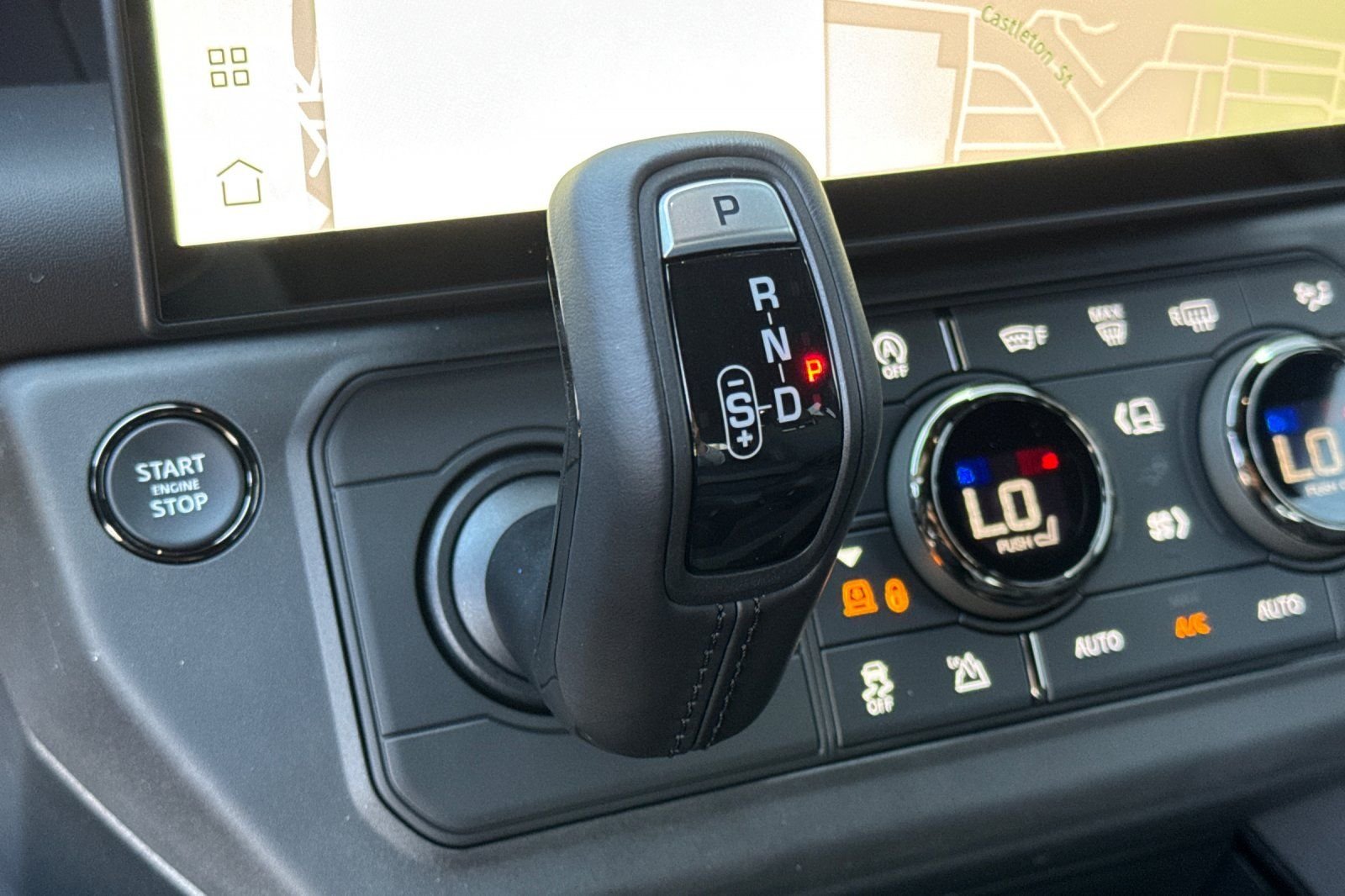 2026 Land Rover Defender OCTA Black - Photo 25
