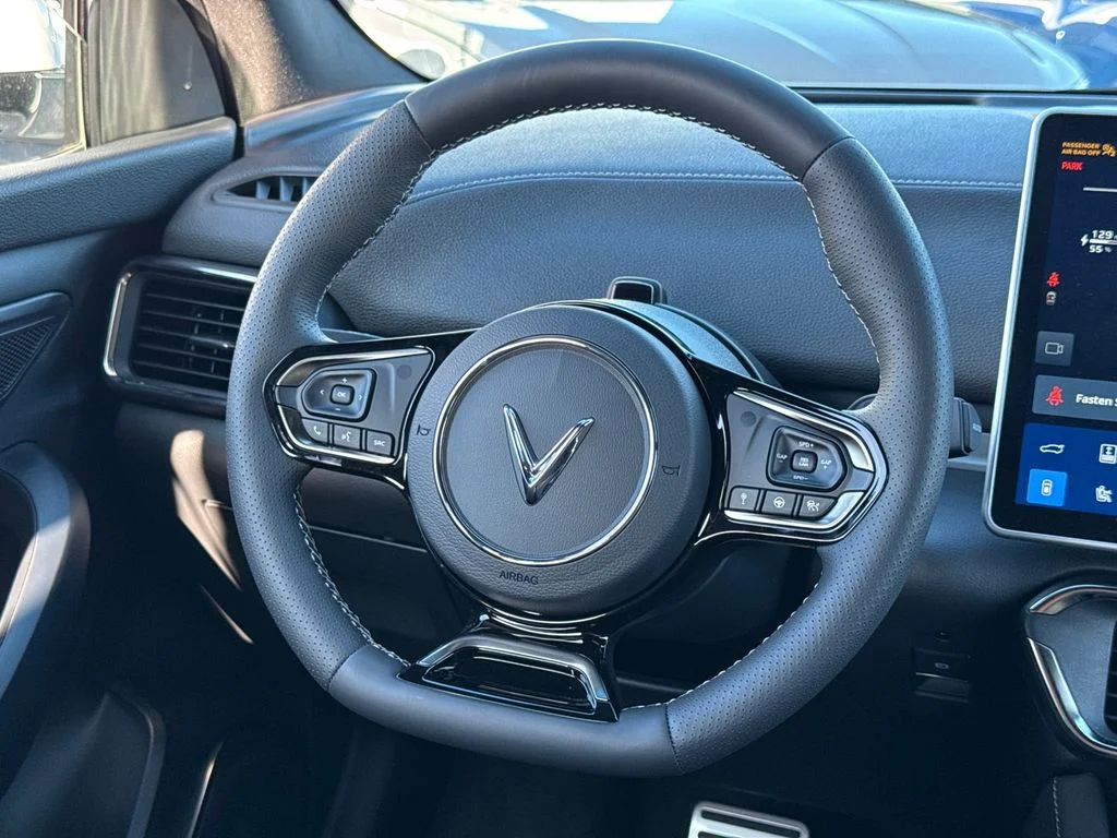 2025 VinFast VF 8 Plus - Photo 23