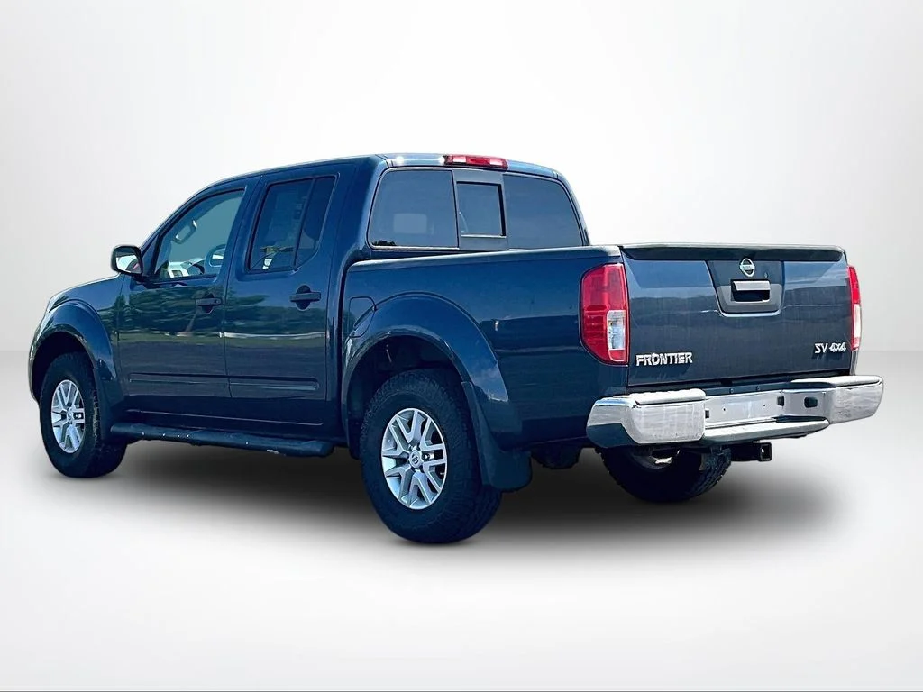 Used 2015 Blue Nissan SV image 13