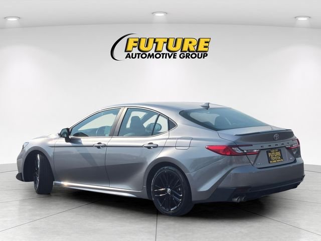 Used 2025  Toyota SE image 6