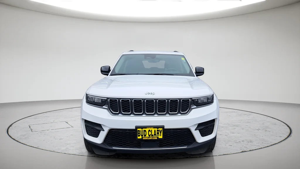 Used 2023 White Jeep Laredo image 8