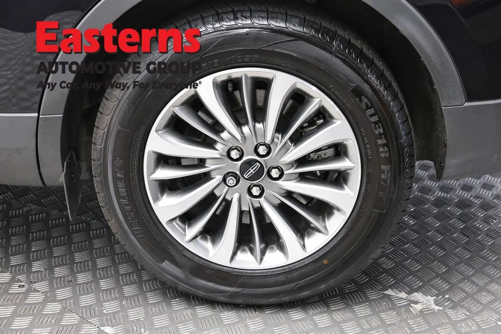 Used 2022 Black Lincoln Standard image 8