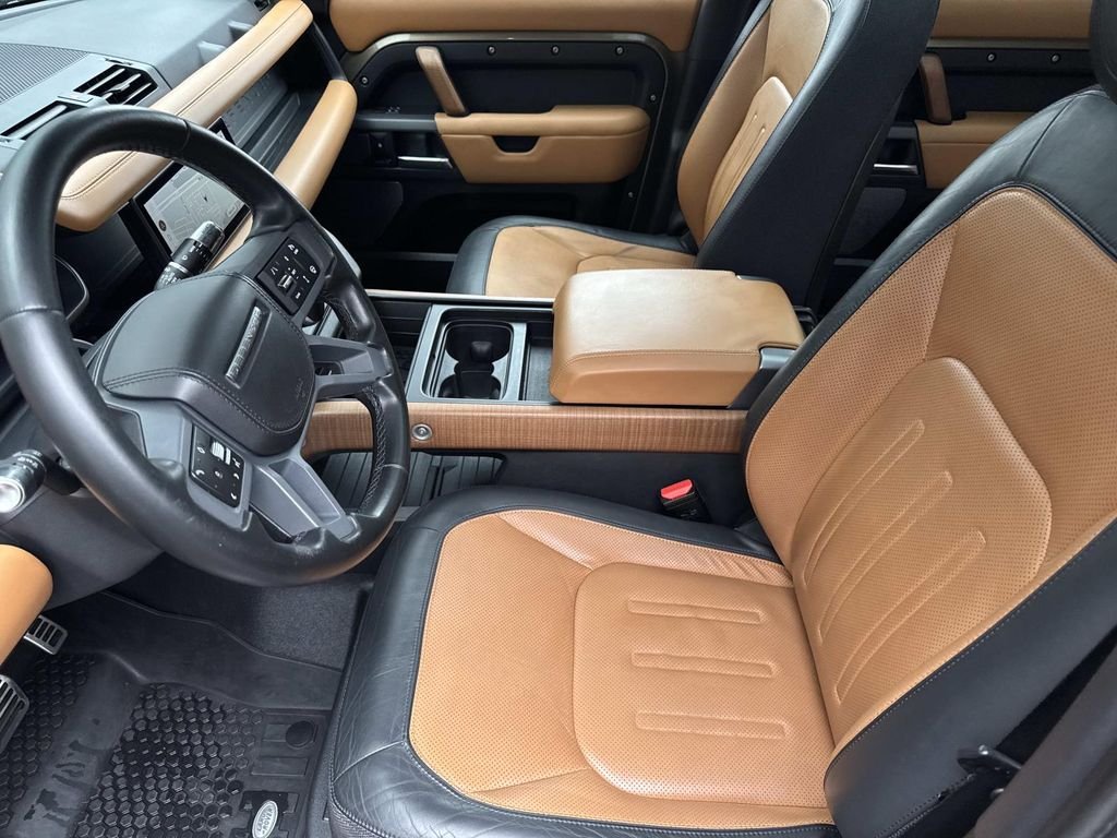Used 2021  Land Rover X image 21