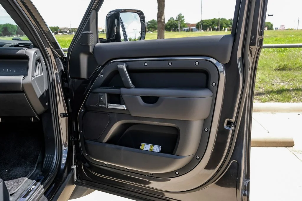 2025 Land Rover Defender V8 - Photo 55