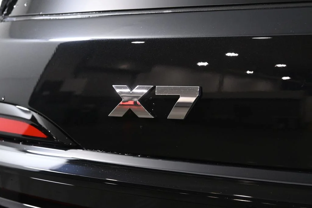 Used 2027 Black BMW M60i image 43