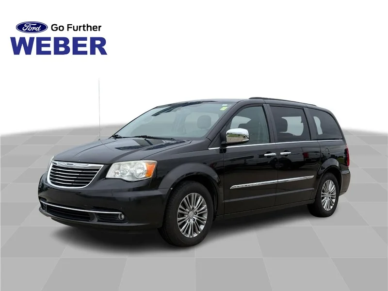2014 Chrysler Town & Country Touring-L's photo